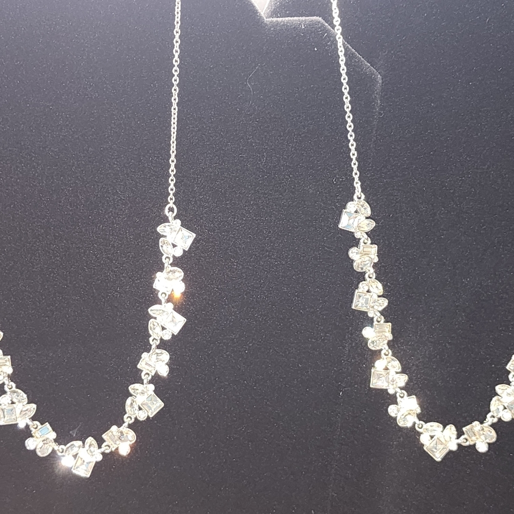 Elegant Silver Necklace‎ with Crystal Accents - Picture 6 of 10